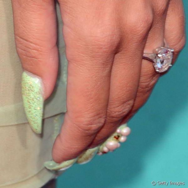 Para o MTV Movie Awards de 2012, Amber apostou em uma nail art super elaborada com glitter e pedrarias
